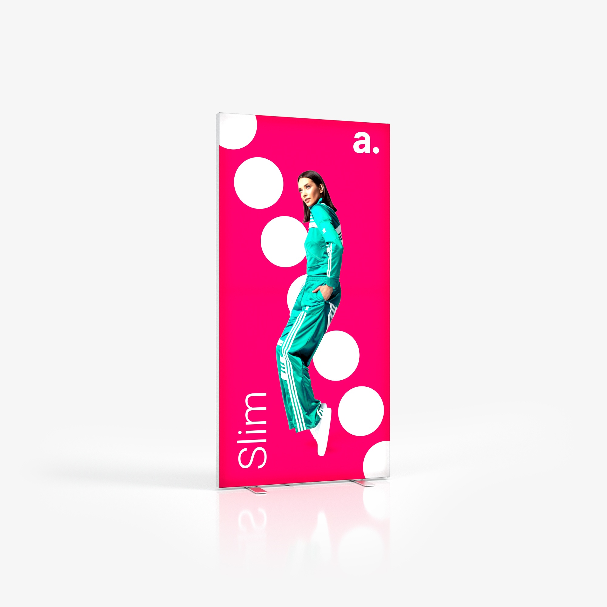 Kaseton reklamowy adFrame Slim o wymiarach 100x200 cm z dwustronnym wydrukiem, aluminiową ramą i grafiką w intensywnym różowym kolorze z postacią w zielonym stroju sportowym.