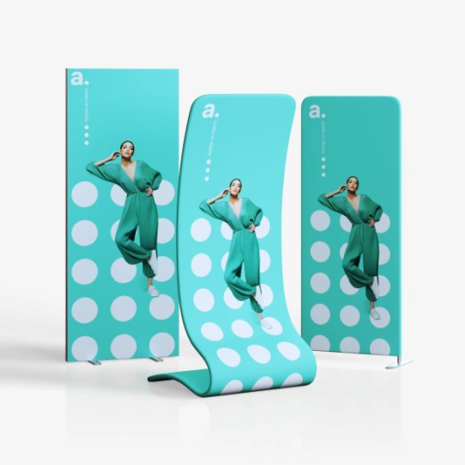 Paredes têxteis equivalentes a roll-ups com tecido esticado forma leve moderna e económica de apresentar comunicação visual