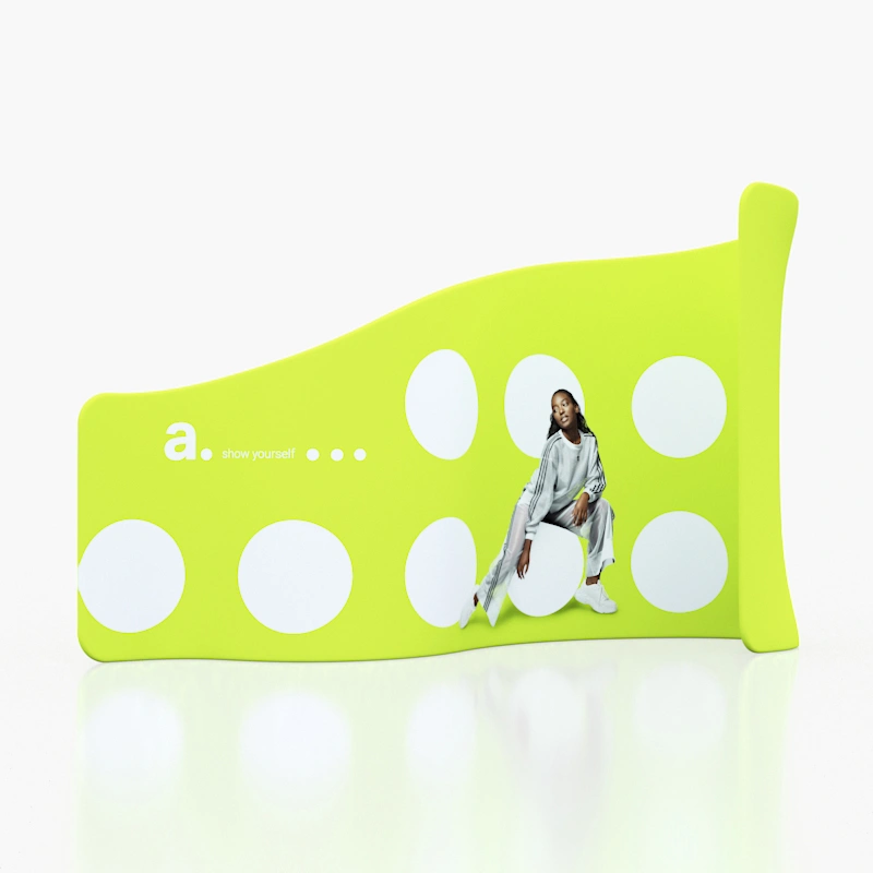 Falista ścianka tekstylna Vario Twist z autorskim kształtem – przyciągające uwagę rozwiązanie do kreatywnej aranżacji przestrzeni promocyjnych.