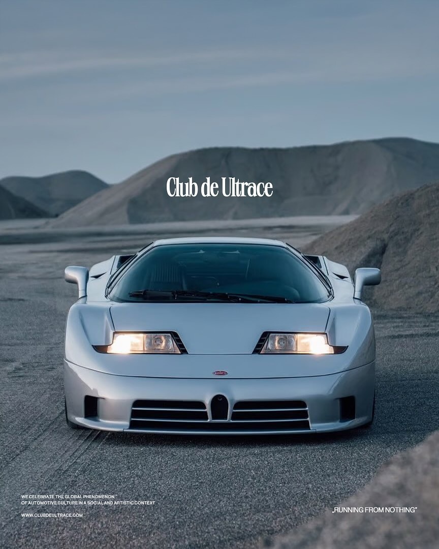 Srebrne Bugatti EB110 na tle pustynnego krajobrazu, logo Club de Ultrace i hasło „Running from nothing”.