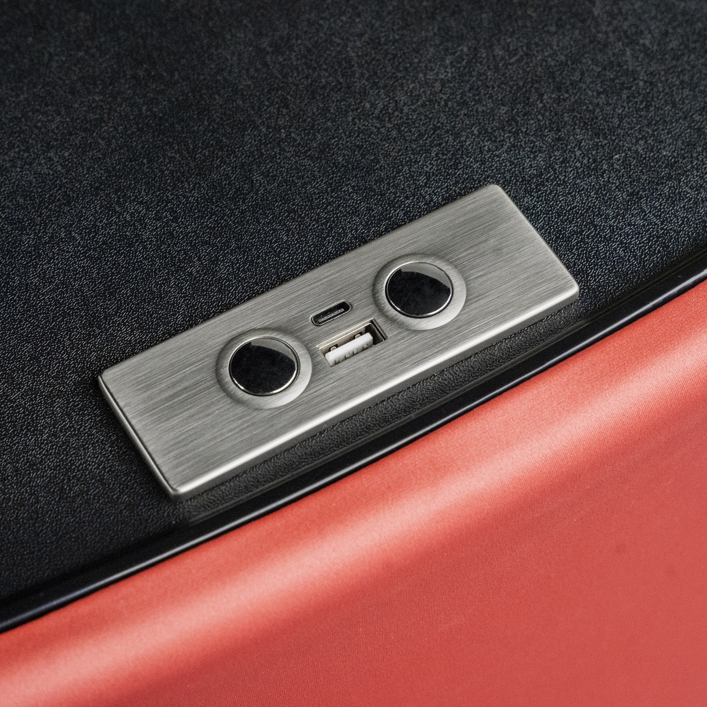 Zbliżenie na przyciski w trybunce reklamowej Big Quick LED Auto.